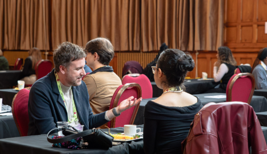 Two attendees chatting over lunch during an event.